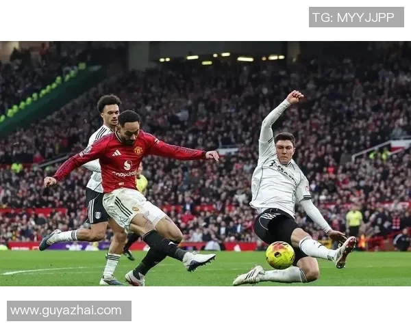 意甲激战:那不勒斯与曼联战成平局绝杀瞬间引发全场狂欢分析 意甲激战:那不勒斯与曼联战成平局绝杀瞬间引发全场狂欢分析