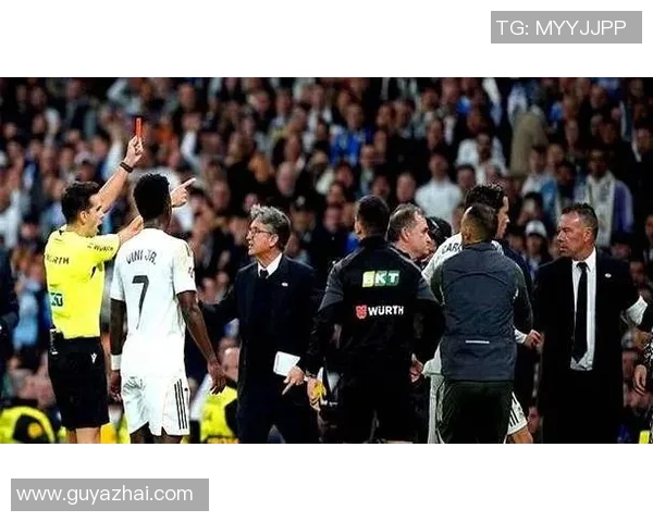 意甲激战:皇马与里昂战平乌龙球引发热议转会传闻四起 意甲激战:皇马与里昂战平乌龙球引发热议转会传闻四起